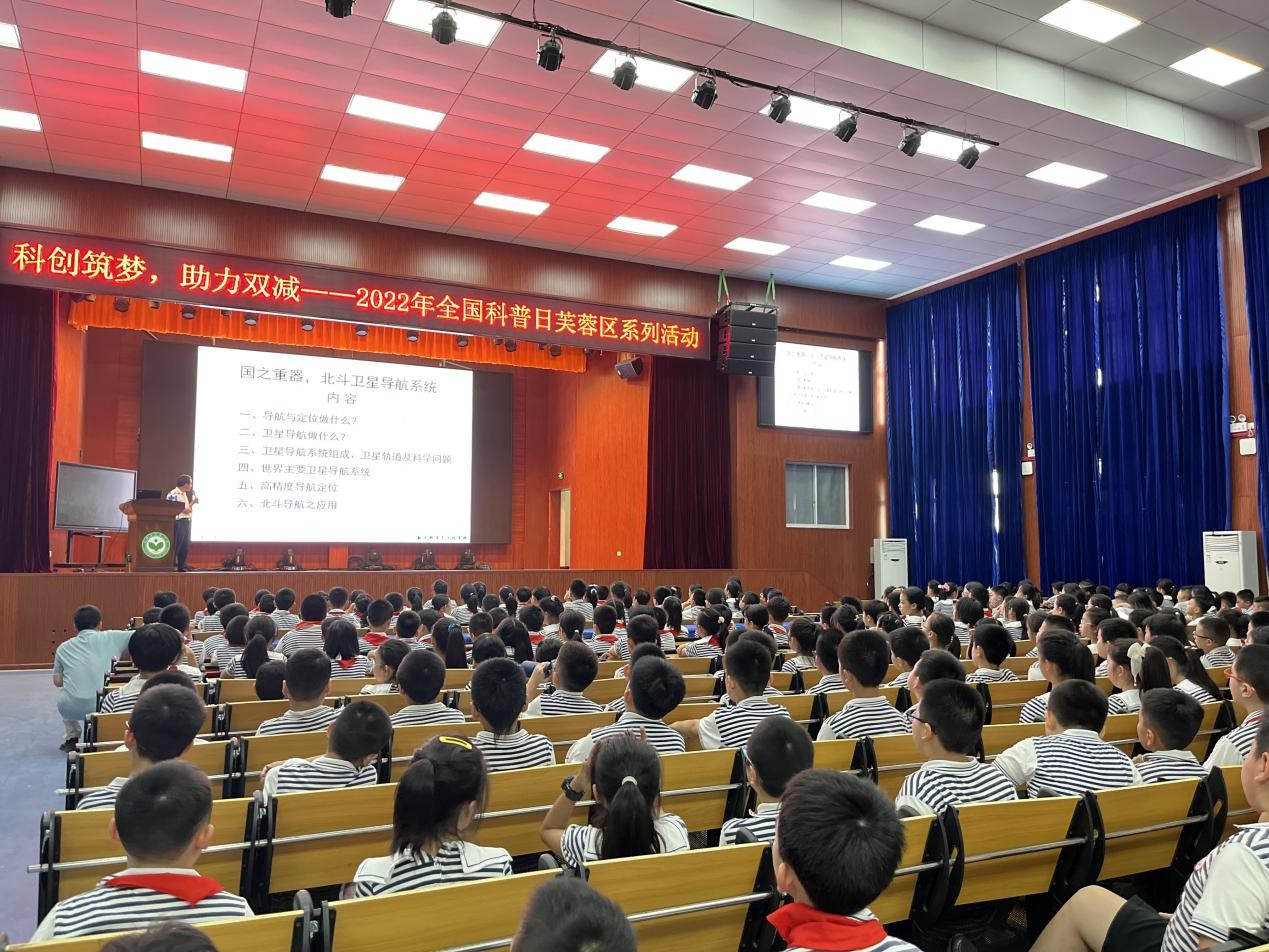 “科普大篷車”走進育英學校